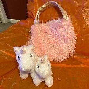 Plush purse (faux fur) per carrier theme with unicorn pair.